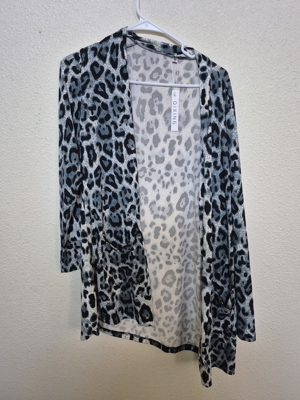Qixing Black & Gray Leopard Open-Front Cardigan